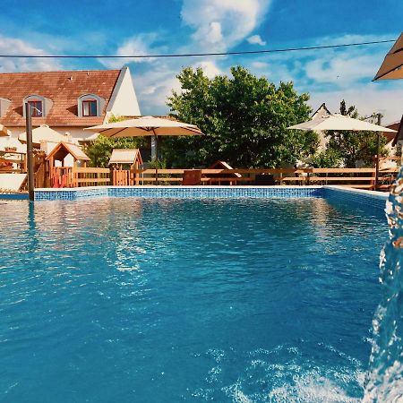 Vitis Hotel Villány Buitenkant foto