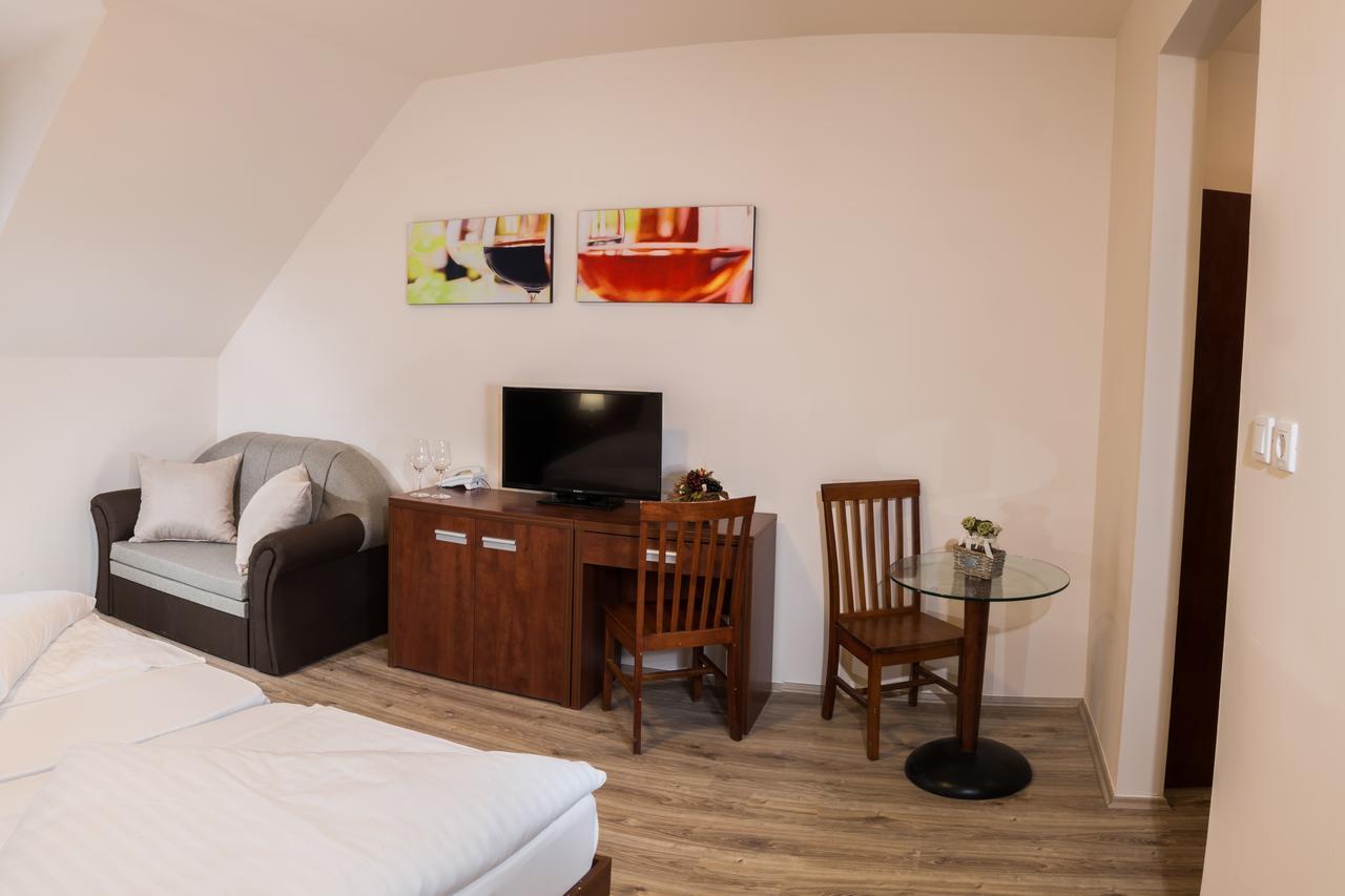 Vitis Hotel Villány Buitenkant foto