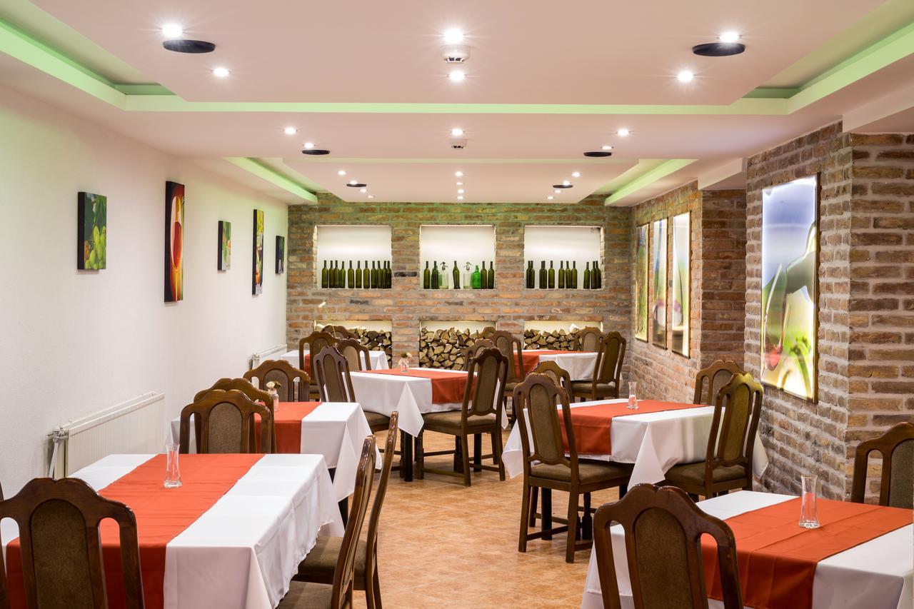 Vitis Hotel Villány Buitenkant foto