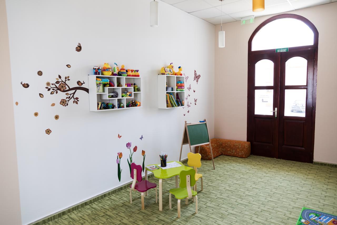 Vitis Hotel Villány Buitenkant foto